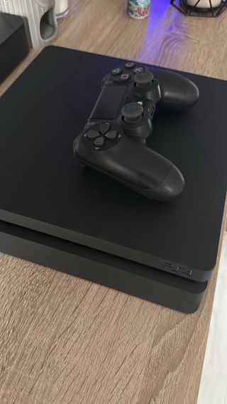 PS4 Slim 500GB + 5 juegos