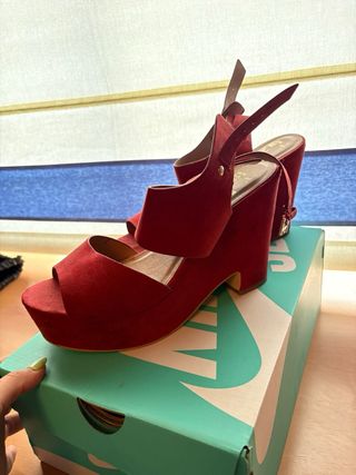 Zuecos rojos Primark