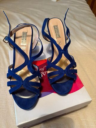 Zapatos Piel Azul - La marca