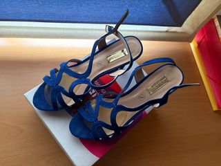 Zapatos Piel Azul - La marca