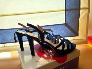 Zapatos Piel Azul - La marca
