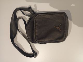 Bolsito Nike Jordan marrón