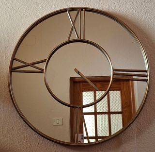 Reloj espejo dorado