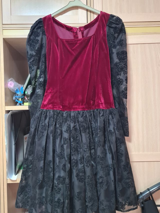 Abito in velluto rosso e nero