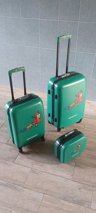 SET MALETAS Y NECESER KUKUXUMUSU VERDE NUEVO