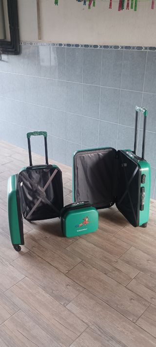SET MALETAS Y NECESER KUKUXUMUSU VERDE NUEVO