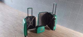 SET MALETAS Y NECESER KUKUXUMUSU VERDE NUEVO