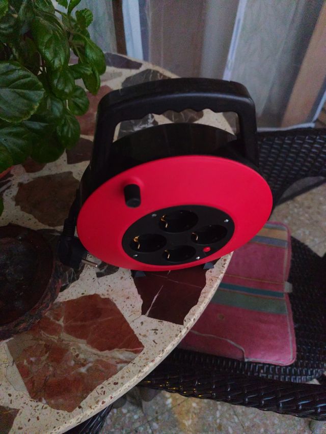 Alargadera enrollable 10m, roja en perfecto estado