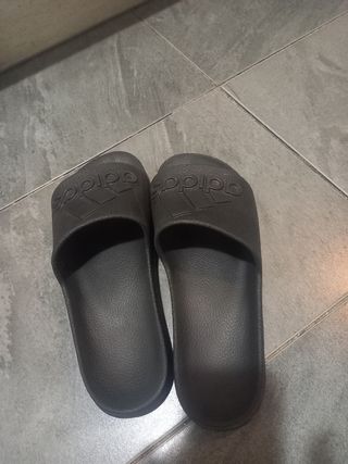 Chanclas Adidas negras talla 43