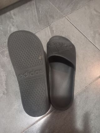 Chanclas Adidas negras talla 43