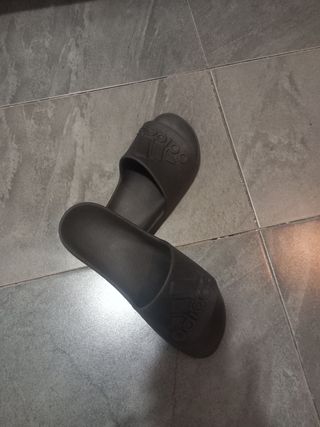 Chanclas Adidas negras talla 43