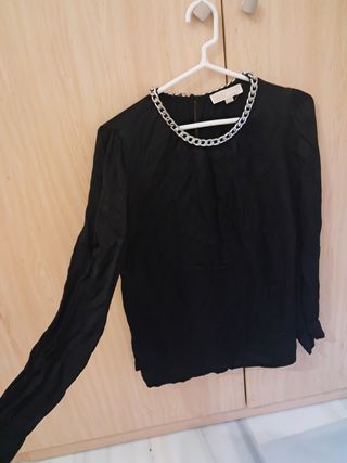 Blusa negra Michael Kors - Cadena plateada 