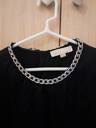 Blusa negra Michael Kors - Cadena plateada 
