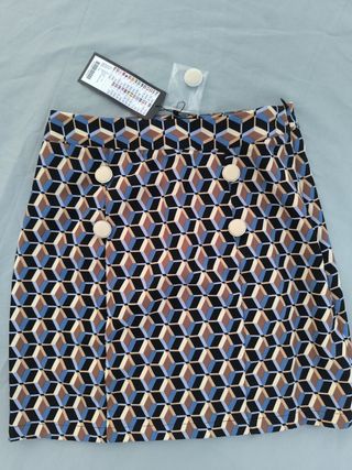 Falda T.M con etiqueta 