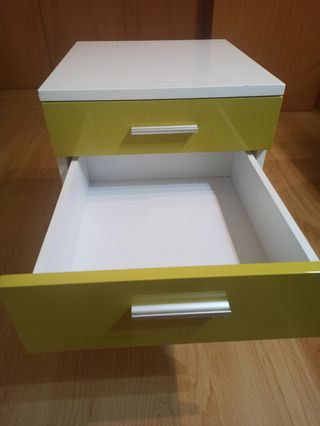 Cajonera de tres cajones con ruedas