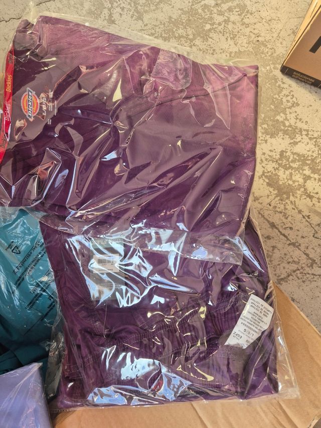 Liquidación  conjuntos Dickies - 8€,