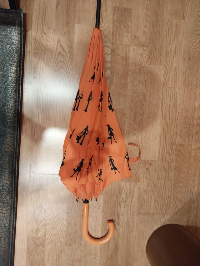 Paraguas naranja estampado