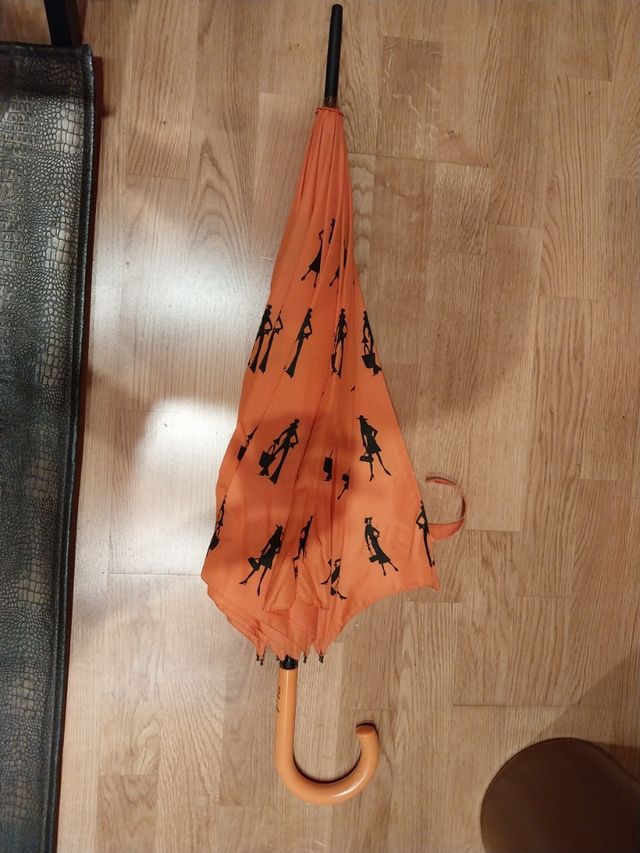 Paraguas naranja estampado
