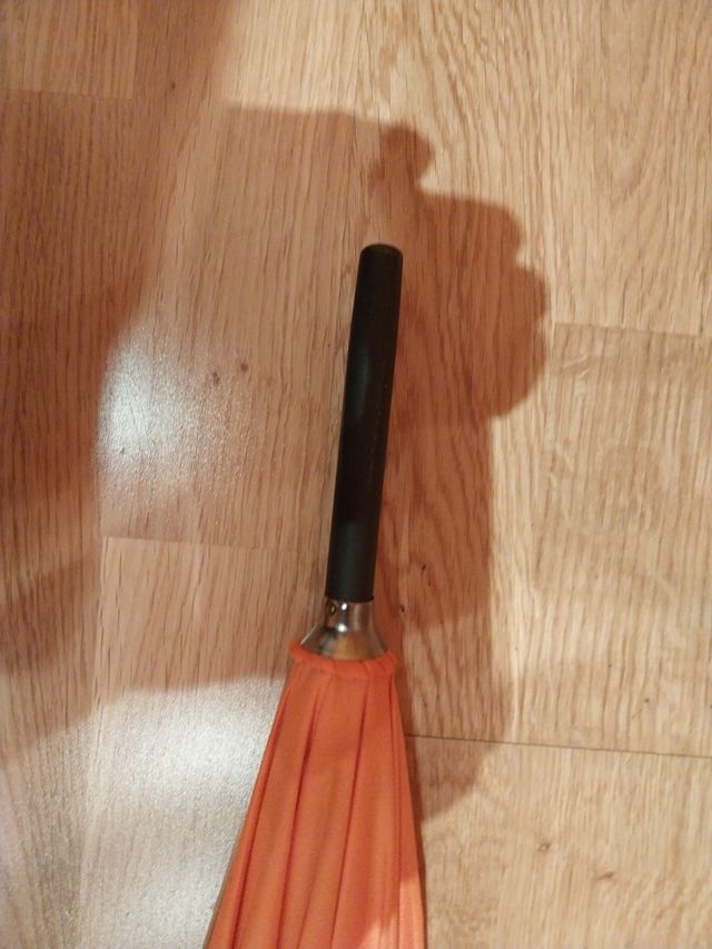 Paraguas naranja estampado