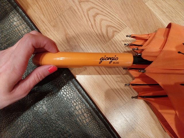 Paraguas naranja estampado