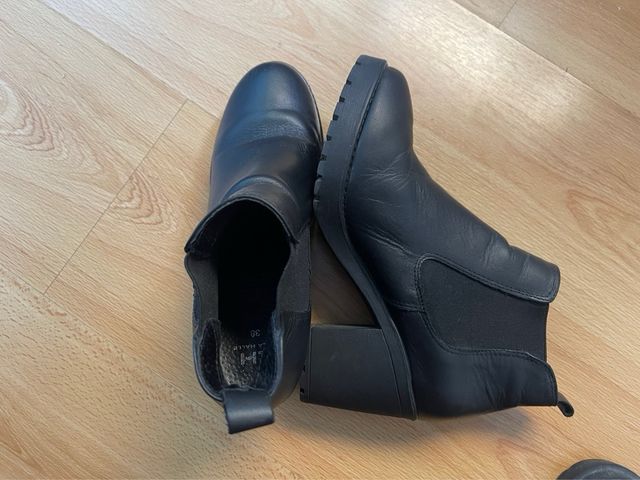 Botines negros de tacón