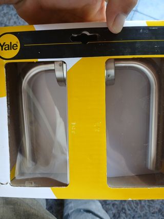Manijas Yale para puerta - 2 unds