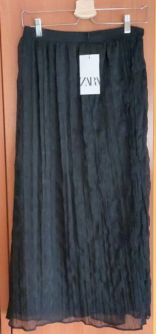 Falda Zara negra midi arrugada T-S