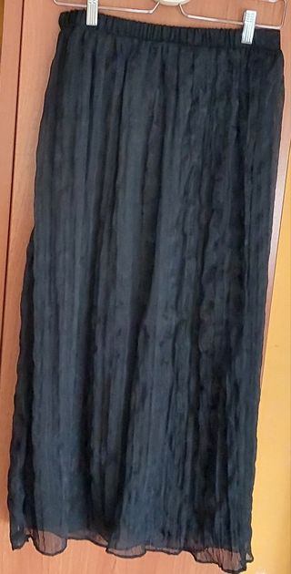 Falda Zara negra midi arrugada T-S