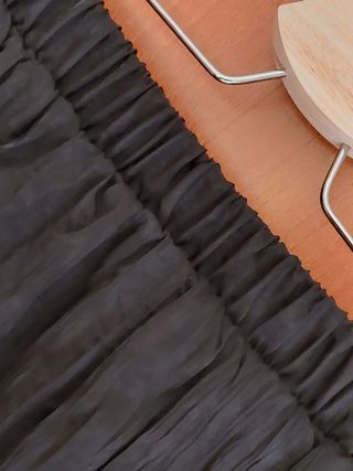 Falda Zara negra midi arrugada T-S