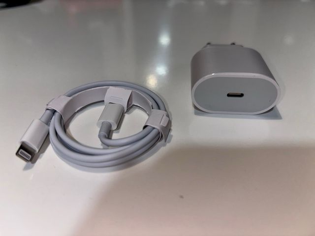 Cargador USB-C + Cable Lightning