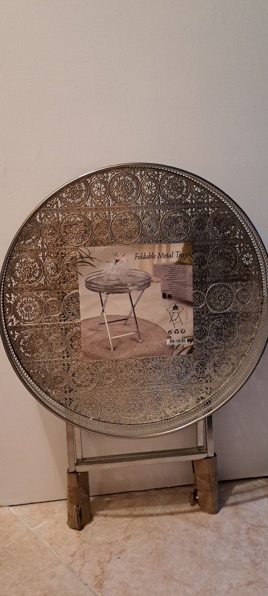 Mesa metalica plegable decorativa de ACTION