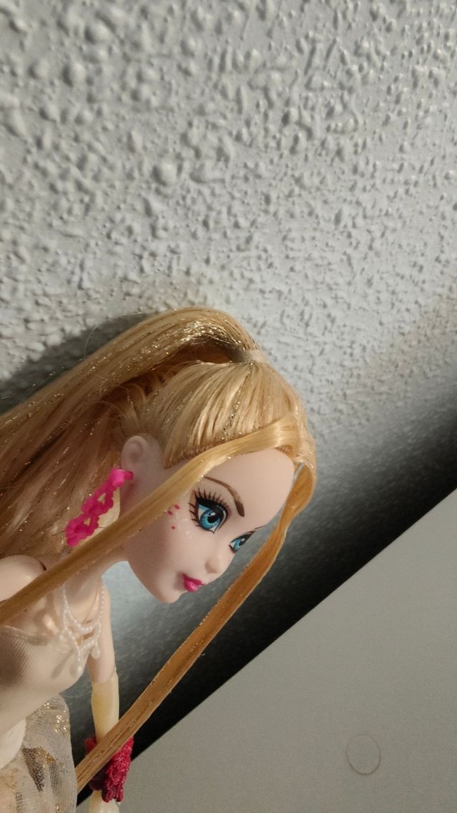 Boneca Apple White Ever After High Thronecoming