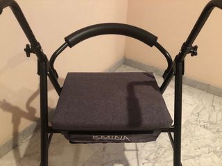 Andador con asiento nuevo