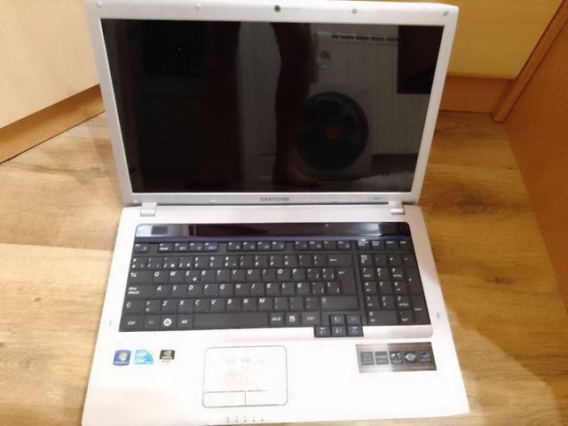 Portátil Samsung rojo