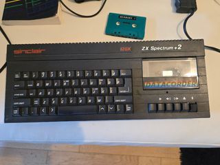 ZX Spectrum +2 128k + JOSTICK + PISTOLA + manual