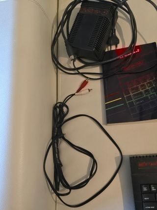 ZX Spectrum +2 128k + JOSTICK + PISTOLA + manual