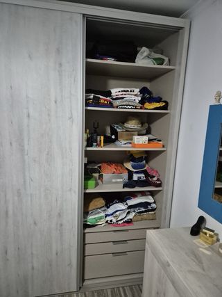 Armario ropero puertas correderas y cajoneras