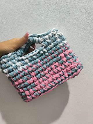 Borsetta uncinetto rosa bianco e azzurro 