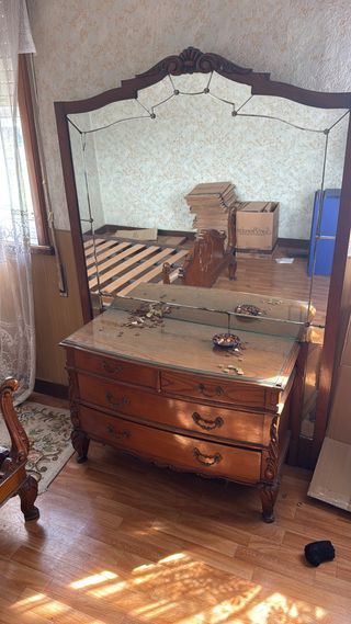 Tocador antiguo de madera