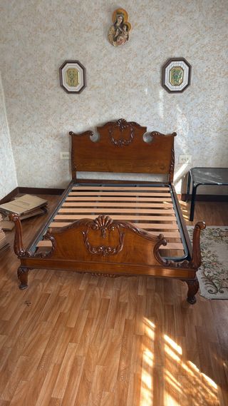 Cama madera tallada estilo antiguo