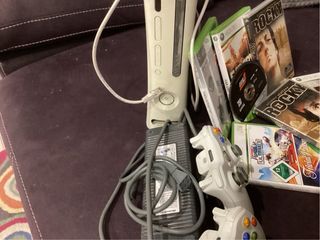 Xbox 360 blanca - 2 mandos- 2 microfonos - juegos