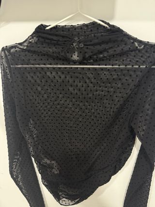 Blusa negra transparente lunares