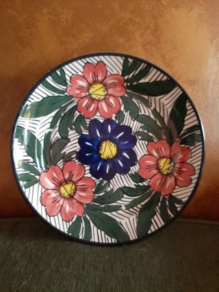 2 piatti in ceramica dipinti a mano
