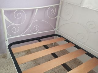 Cama blanca estilo forja, no Ikea, metal - 90cm
