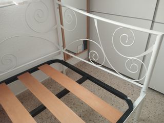 Cama blanca estilo forja, no Ikea, metal - 90cm