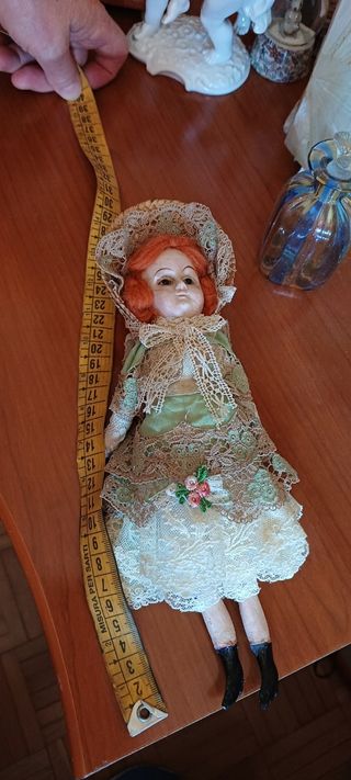 Bambola antica in porcellana