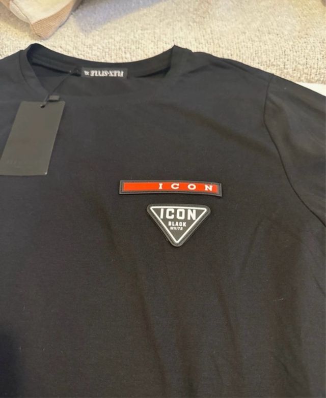 Camiseta negra Icon
Talla L/XL