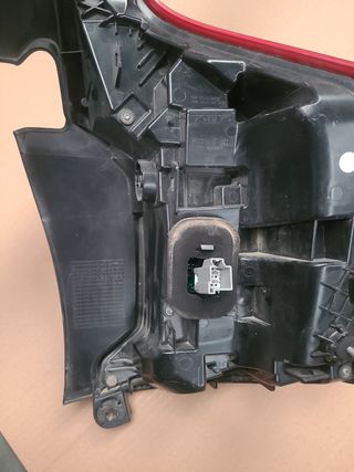piloto  trasero Volvo XC90tiene un pequeño pico