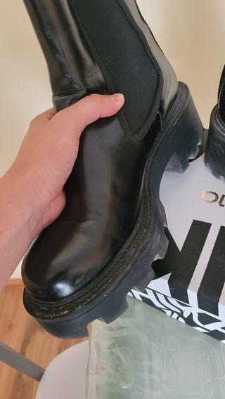 Botines chelsea negros Zara - suela track