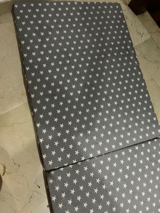 Cuna de viaje y colchón. usada una vez